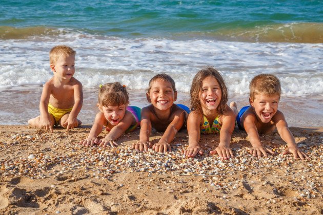 Mare e sviluppo linguistico nei bambini: come gli stimoli marini favoriscono il linguaggio